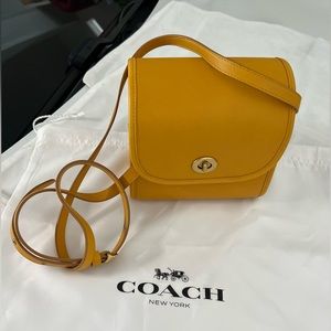 NWOT Coach 1941 Turnlock Lunchbox Pouch Glovetanned Leather Crossbody Bag